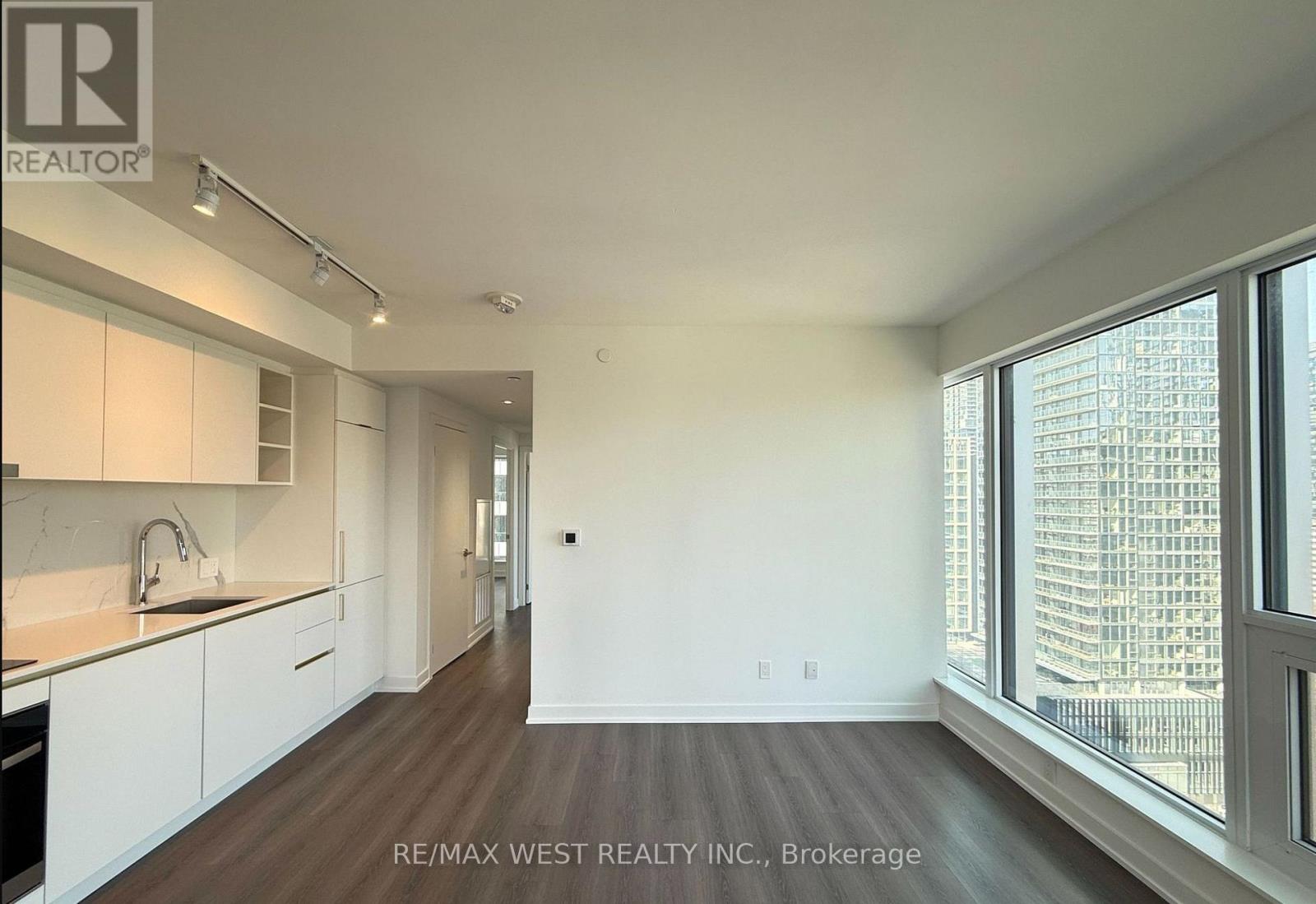 4209 - 8 Wellesley Street W, Toronto, Ontario  M4Y 0J5 - Photo 2 - C12527704