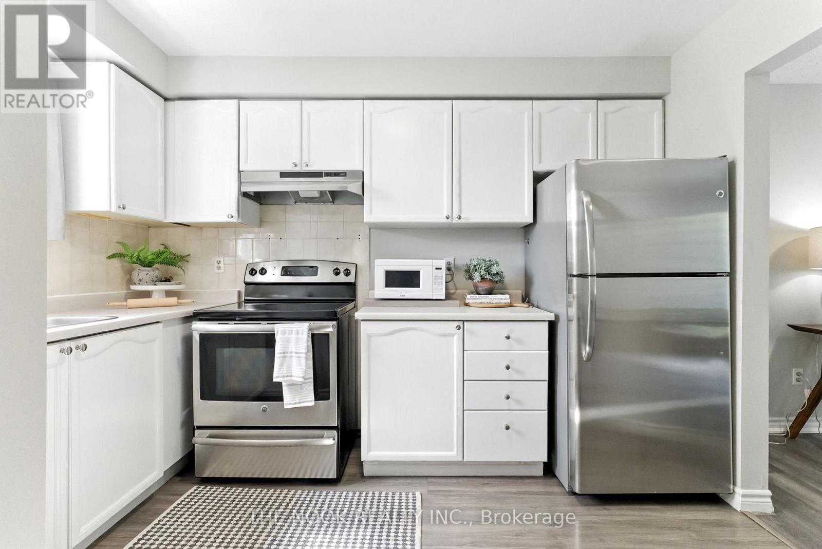 136 Peacock Boulevard, Port Hope, Ontario  L1A 4G2 - Photo 2 - X12527908