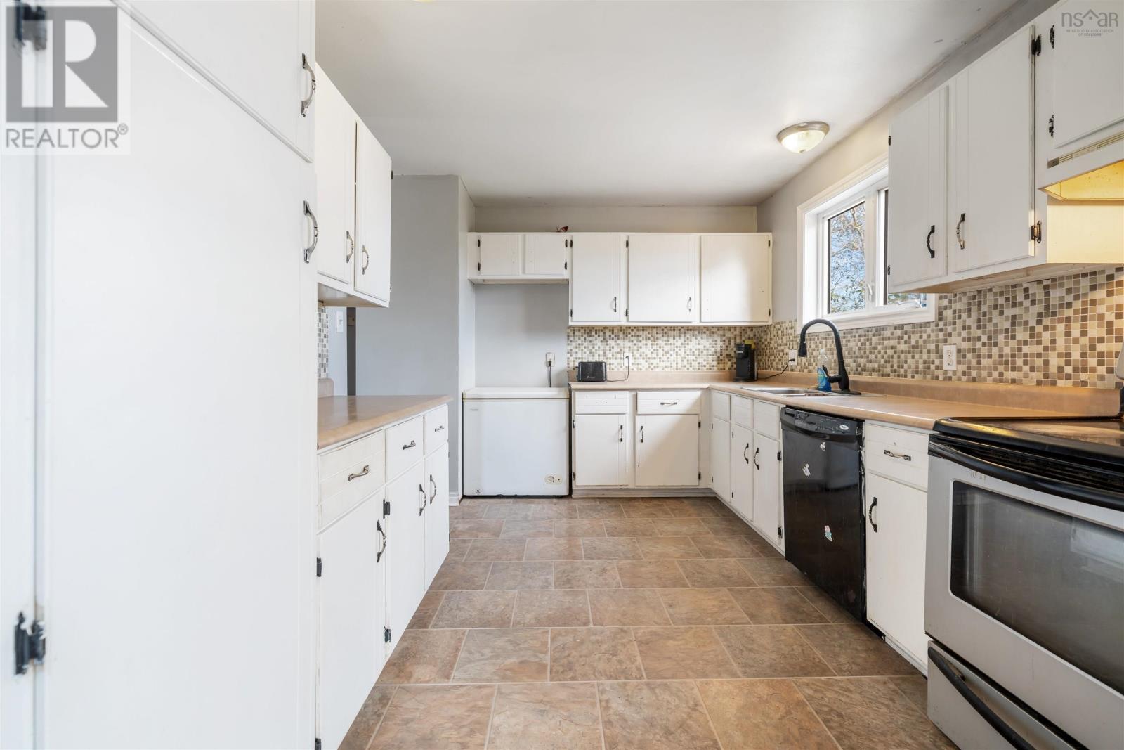 198 Caldwell Road, Dartmouth, Nova Scotia  B2V 1V3 - Photo 8 - 202525956