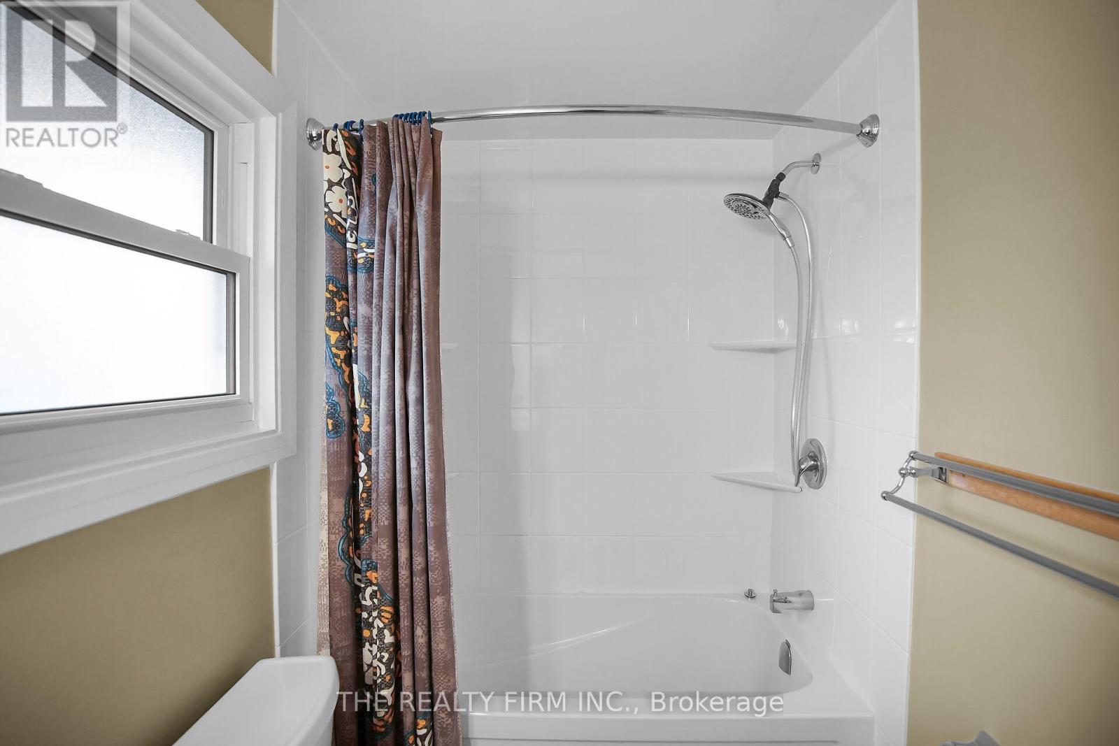 35 Rostherne Crescent, London South, Ontario  N6E 1Y3 - Photo 13 - X12527830