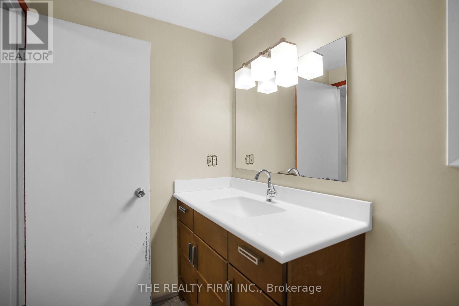 35 Rostherne Crescent, London South, Ontario  N6E 1Y3 - Photo 14 - X12527830