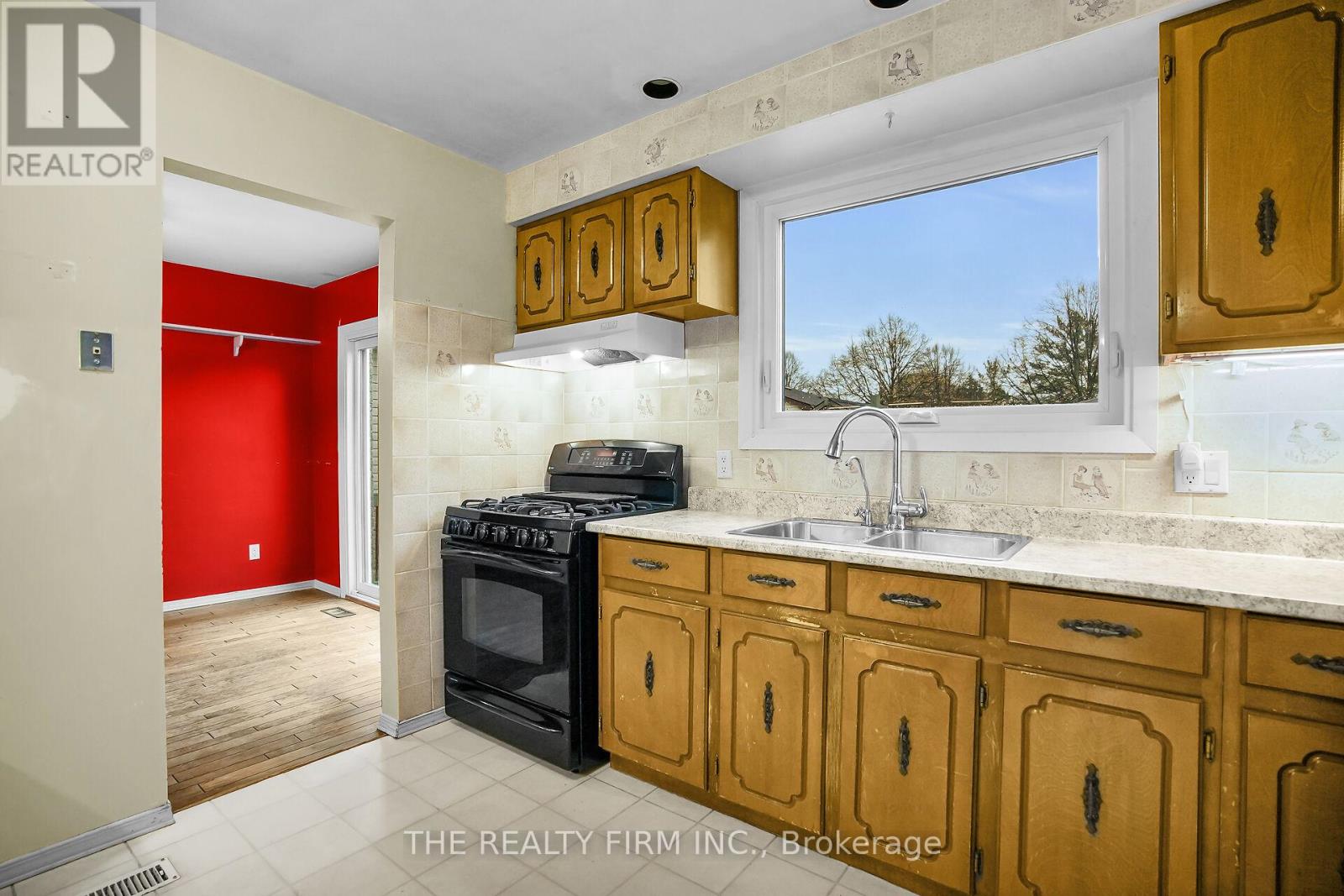 35 Rostherne Crescent, London South, Ontario  N6E 1Y3 - Photo 6 - X12527830