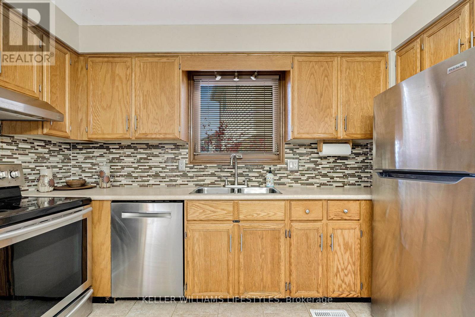 175 Walmer Gardens, London North, Ontario  N6G 4H3 - Photo 13 - X12527968