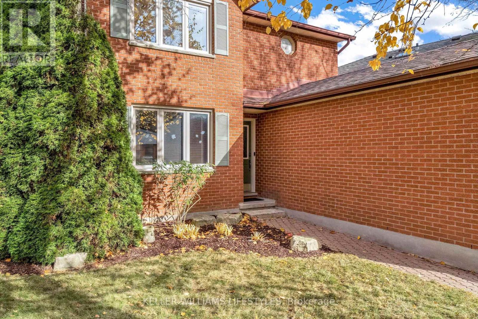 175 Walmer Gardens, London North, Ontario  N6G 4H3 - Photo 4 - X12527968