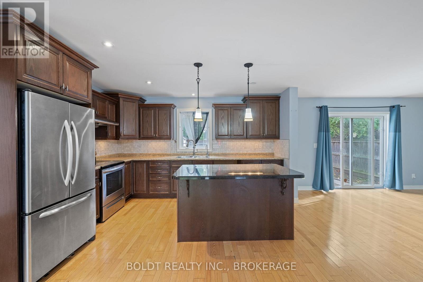 34 Fitzgerald Street E, St. Catharines, Ontario  L2R 0A4 - Photo 11 - X12489150