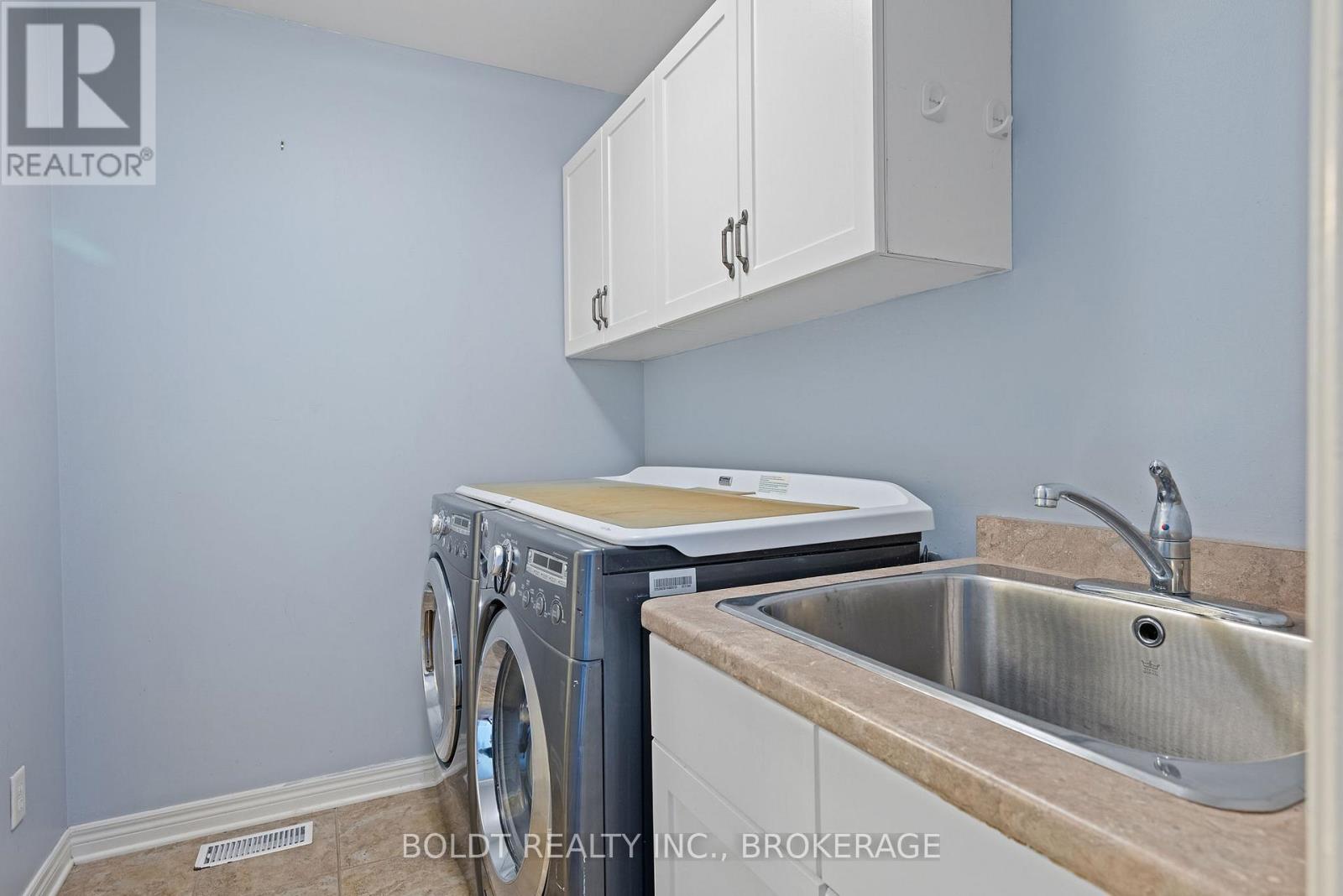 34 Fitzgerald Street E, St. Catharines, Ontario  L2R 0A4 - Photo 22 - X12489150