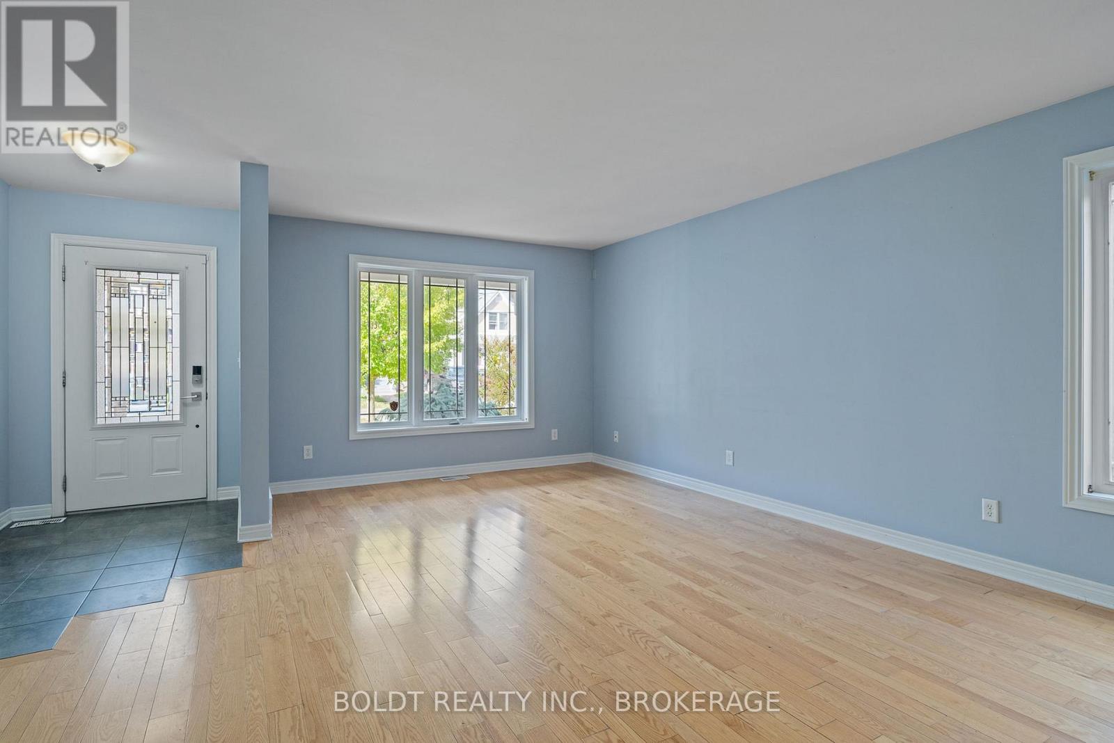 34 Fitzgerald Street E, St. Catharines, Ontario  L2R 0A4 - Photo 8 - X12489150