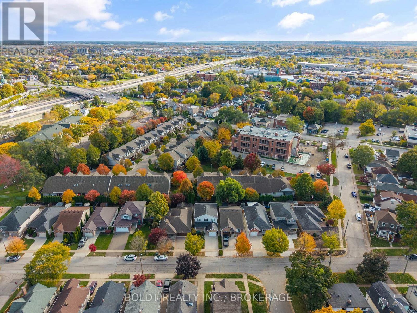 34 Fitzgerald Street E, St. Catharines, Ontario  L2R 0A4 - Photo 5 - X12489150