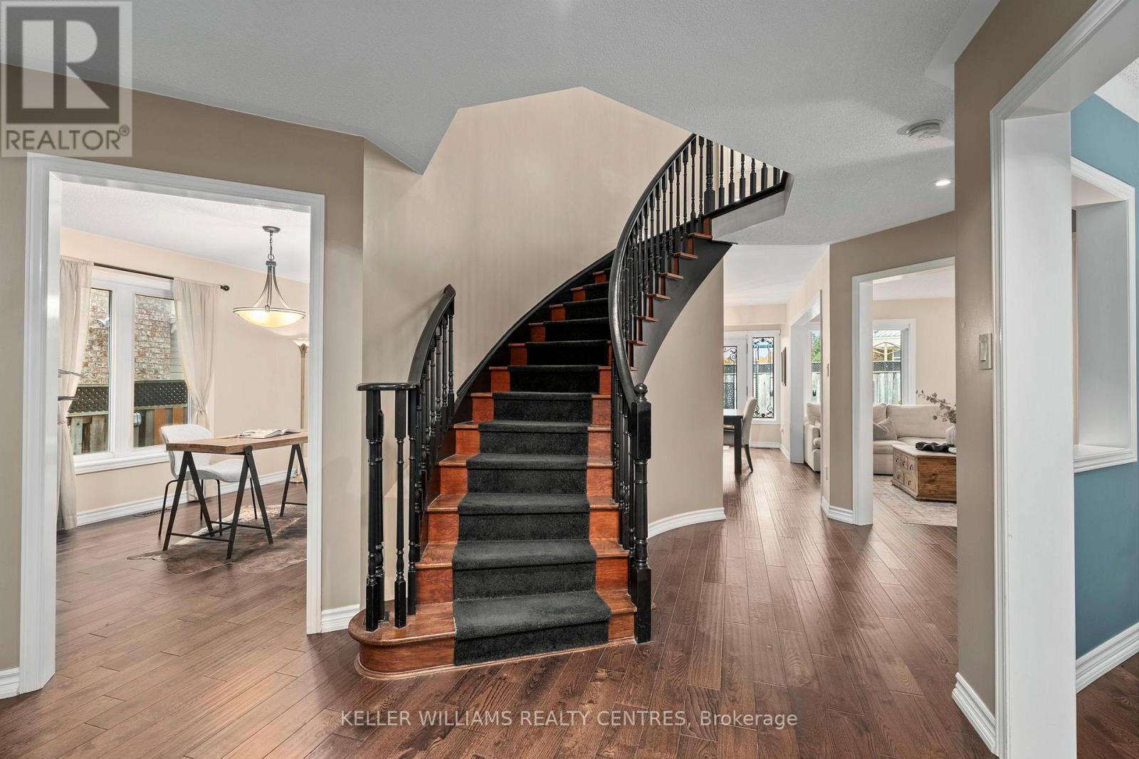 7 Mahogany Court, Aurora, Ontario  L4G 6M8 - Photo 3 - N12527686