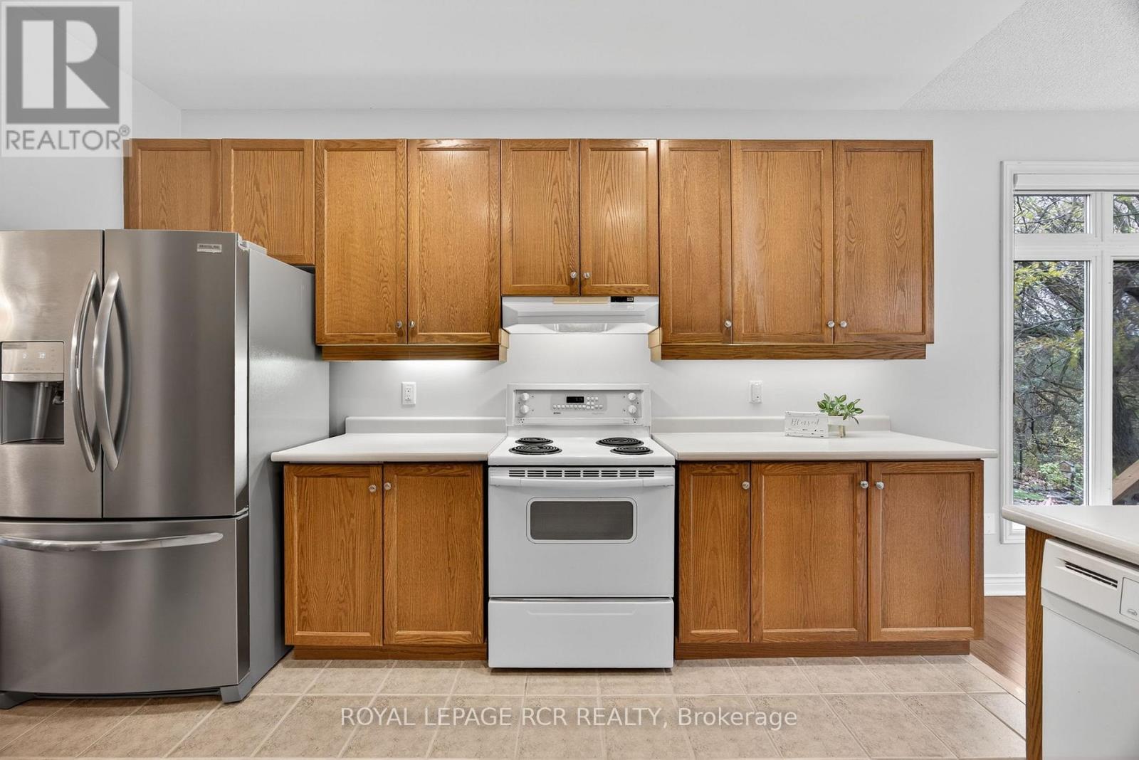 932 Shadrach Drive, Newmarket, Ontario  L3X 2H4 - Photo 12 - N12527748