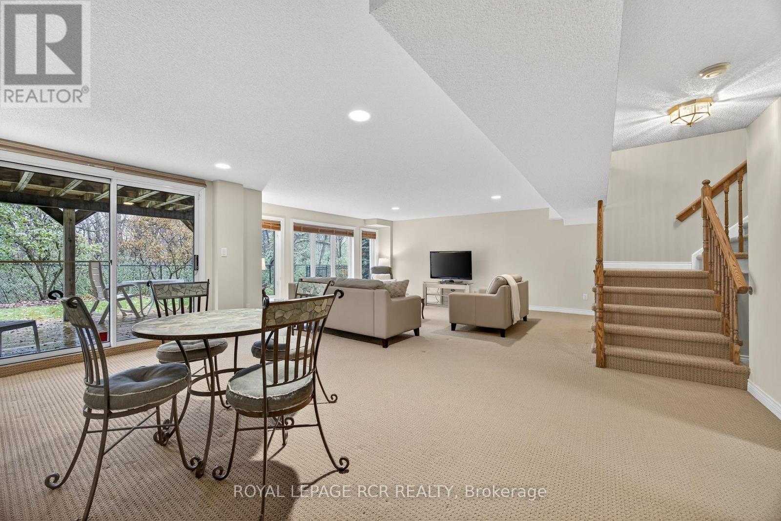 932 Shadrach Drive, Newmarket, Ontario  L3X 2H4 - Photo 29 - N12527748