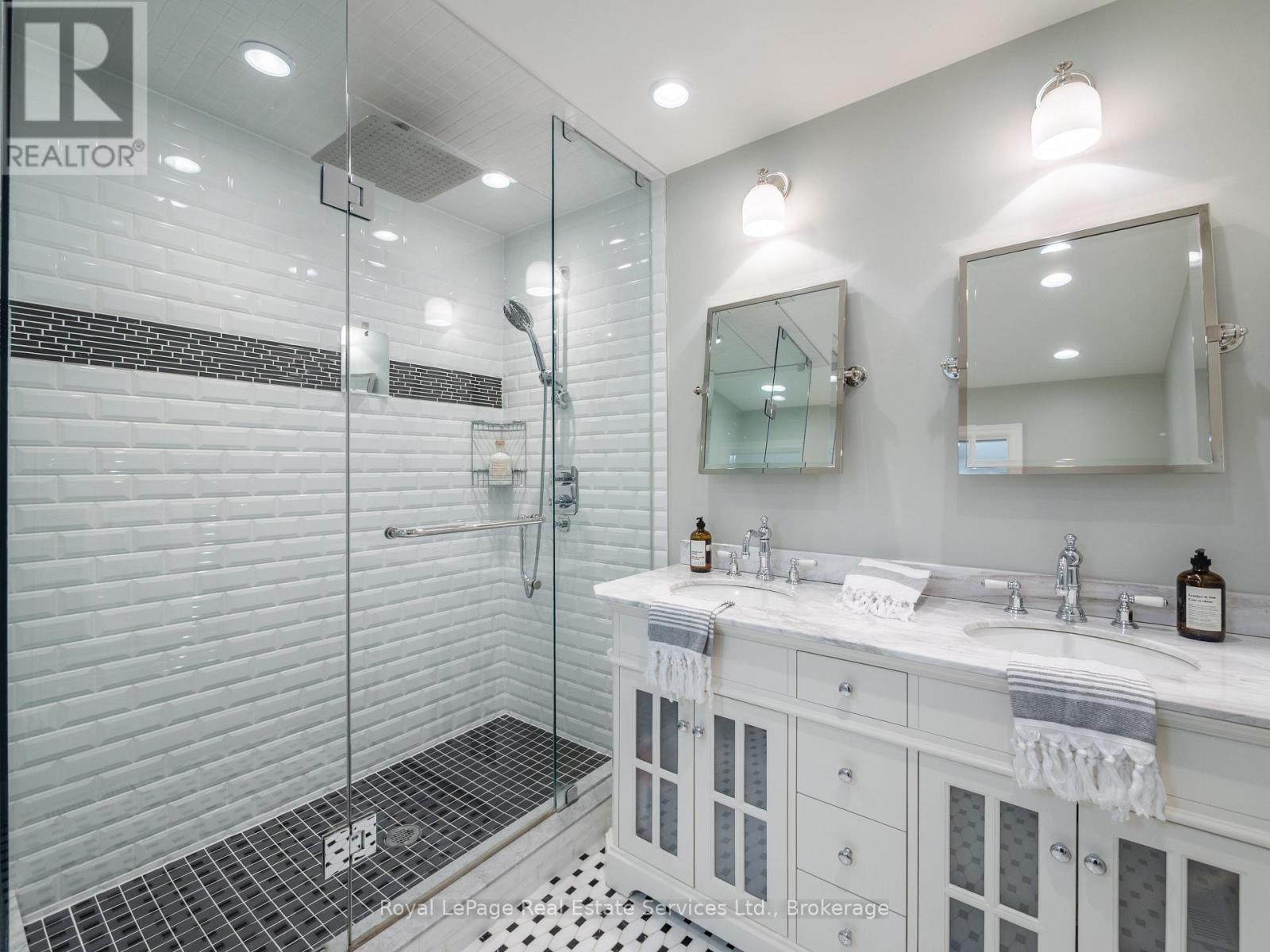 81 Brant Street, Oakville, Ontario  L6K 2Z5 - Photo 25 - W12527804