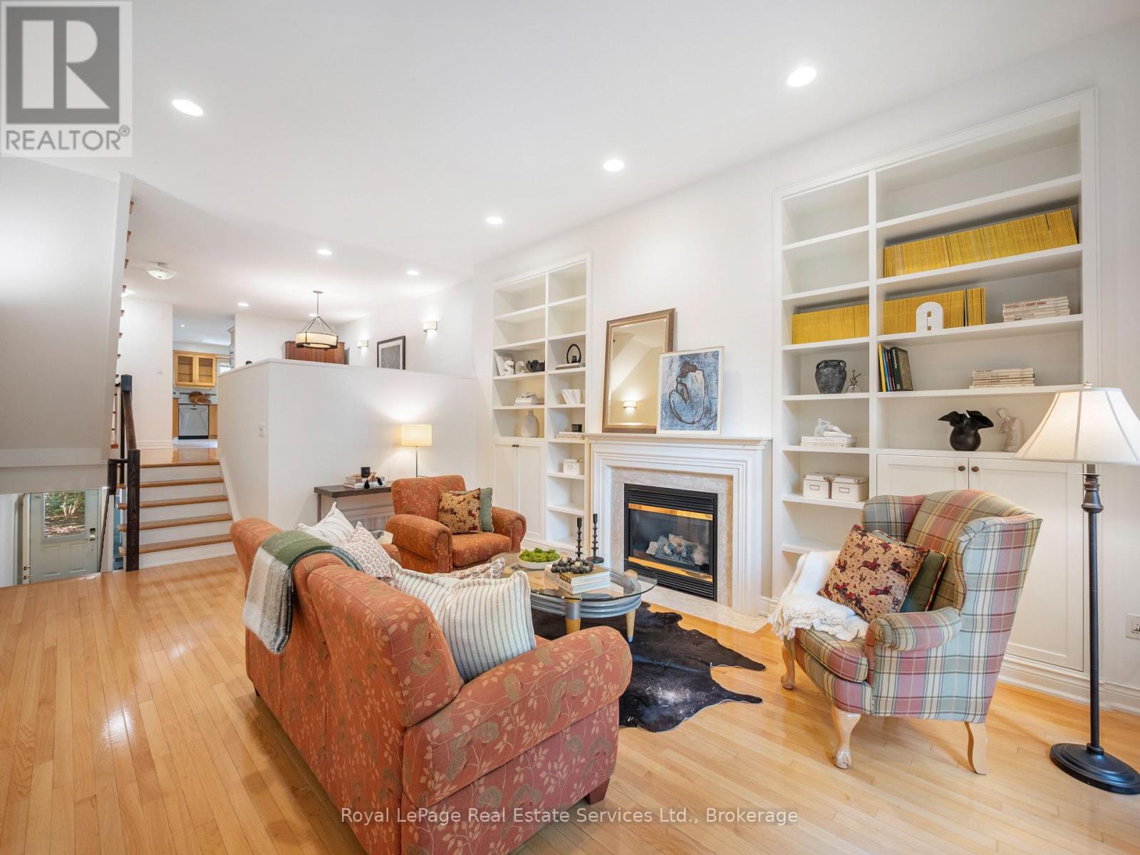 81 Brant Street, Oakville, Ontario  L6K 2Z5 - Photo 5 - W12527804