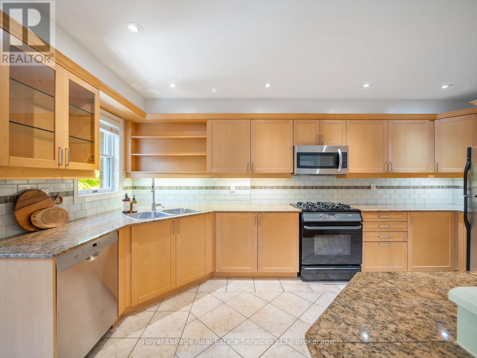 81 Brant Street, Oakville, Ontario  L6K 2Z5 - Photo 15 - W12527880