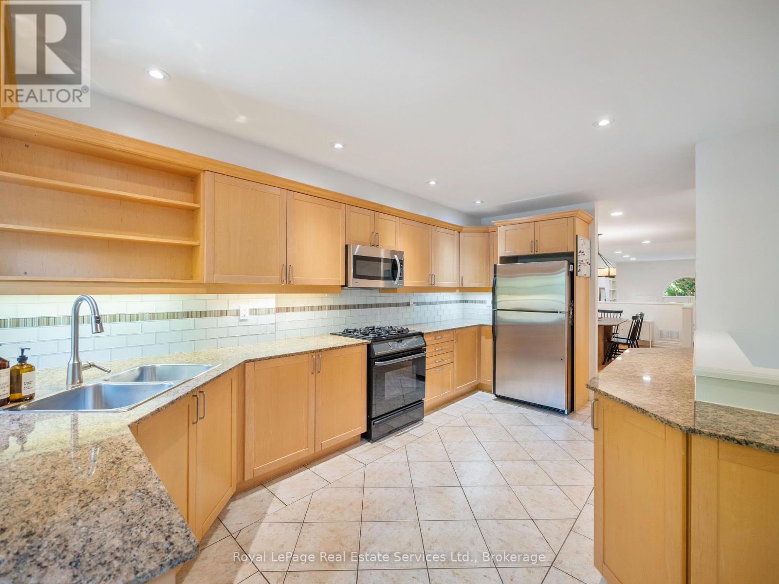 81 Brant Street, Oakville, Ontario  L6K 2Z5 - Photo 16 - W12527880