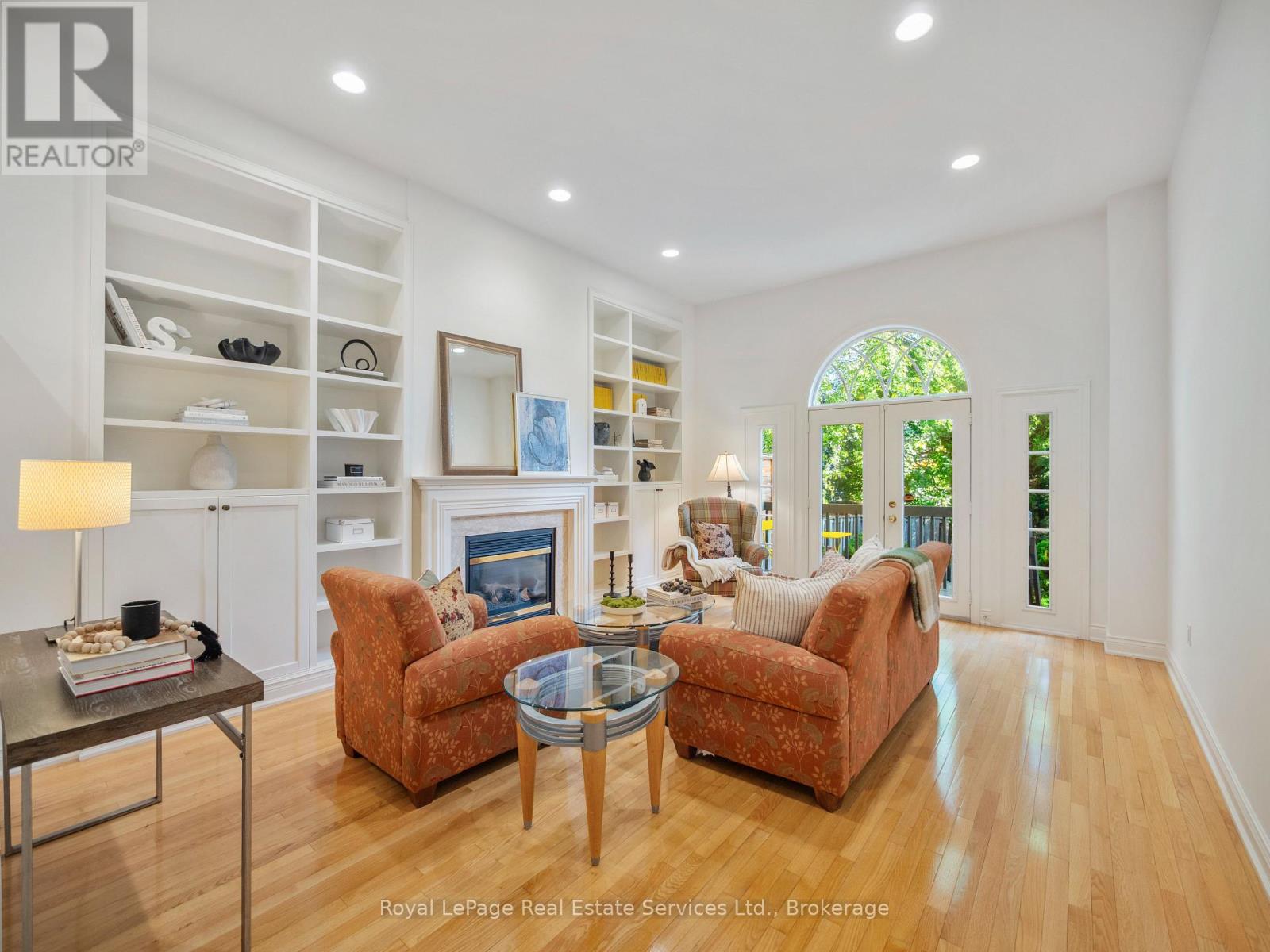 81 Brant Street, Oakville, Ontario  L6K 2Z5 - Photo 5 - W12527880