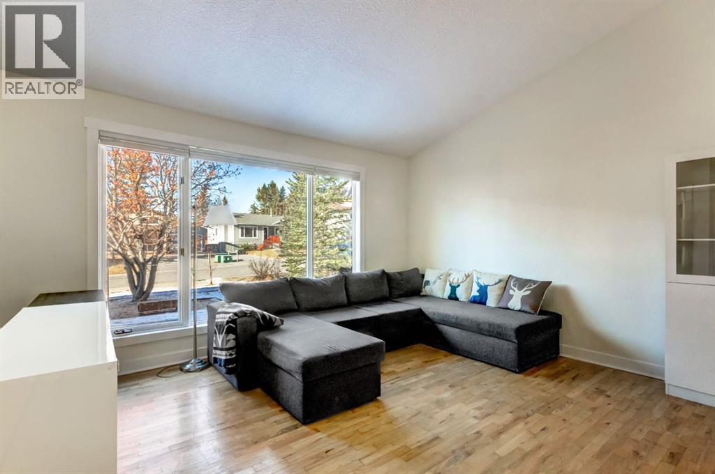 317 Pioneer Road, Canmore, Alberta  T1W 1E8 - Photo 3 - A2269334