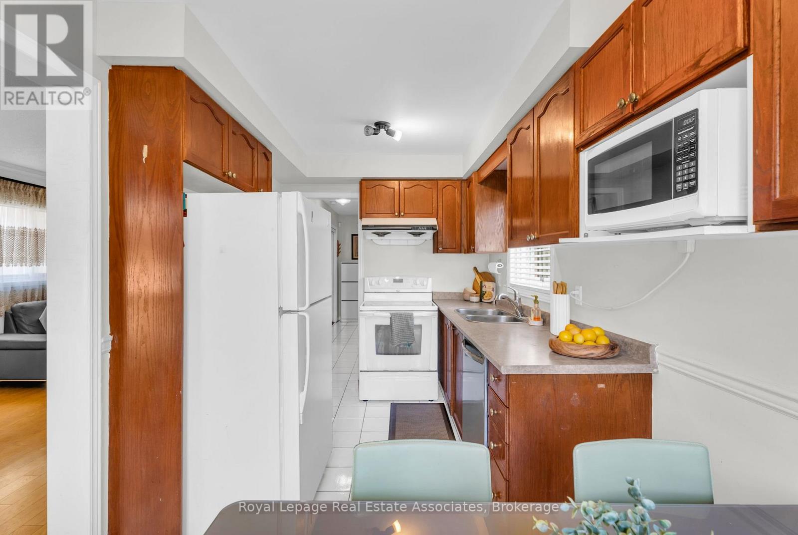 2543 Scarth Court, Mississauga, Ontario  L5M 5L2 - Photo 13 - W12527724