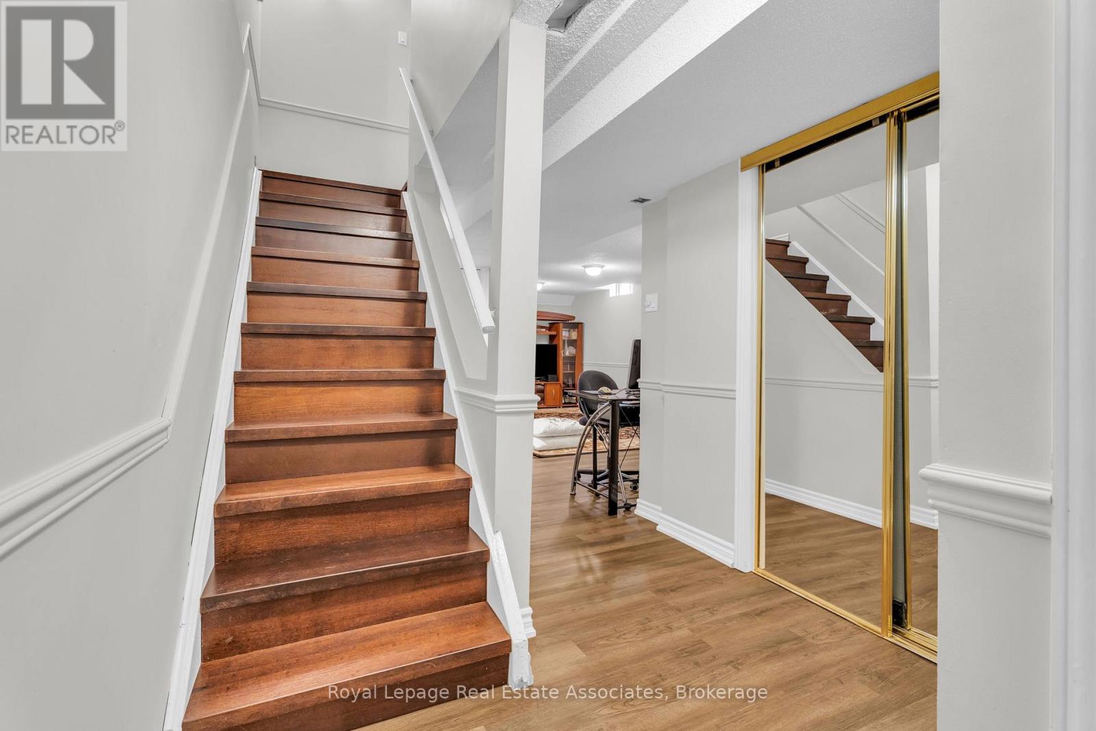 2543 Scarth Court, Mississauga, Ontario  L5M 5L2 - Photo 23 - W12527724