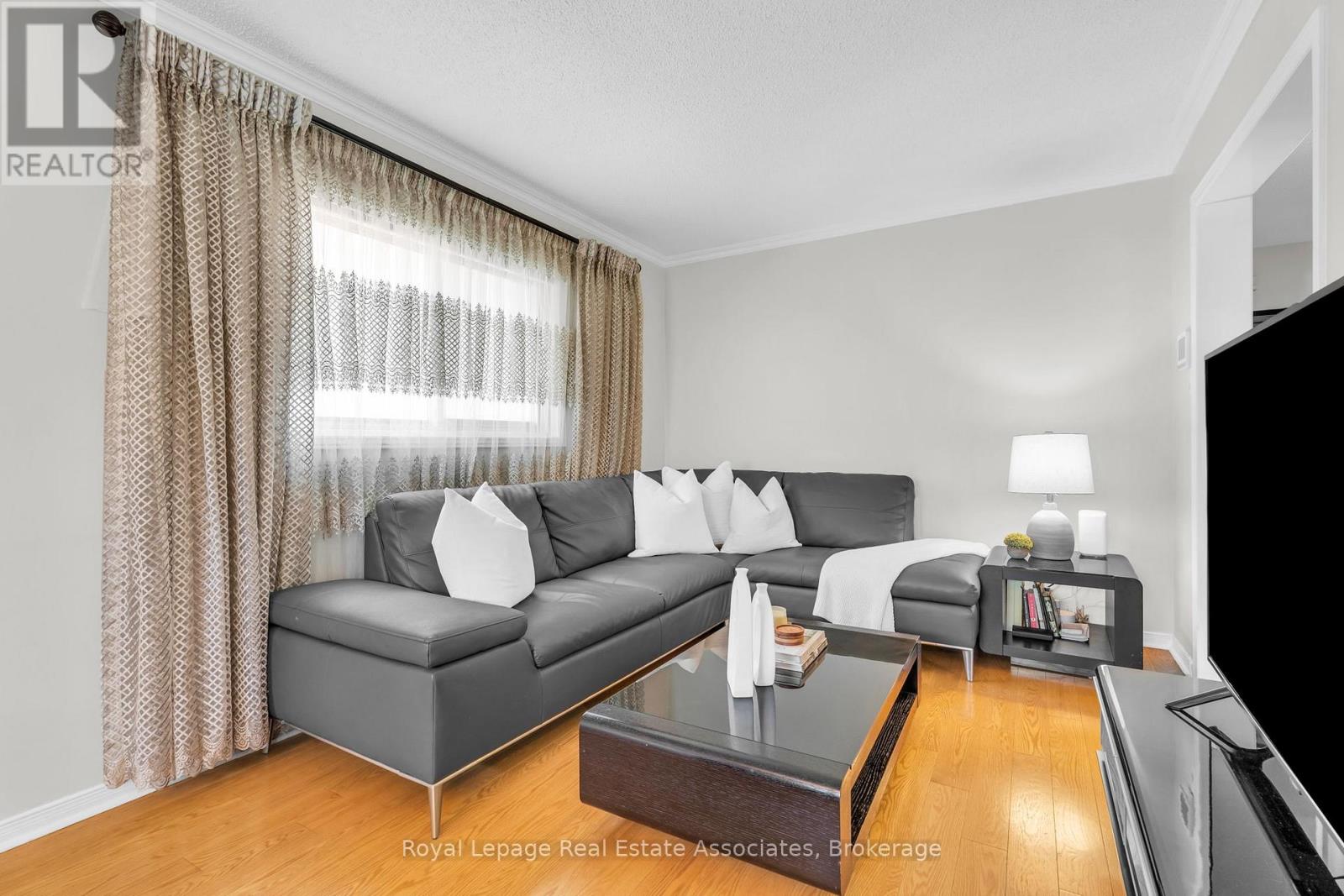 2543 Scarth Court, Mississauga, Ontario  L5M 5L2 - Photo 8 - W12527724