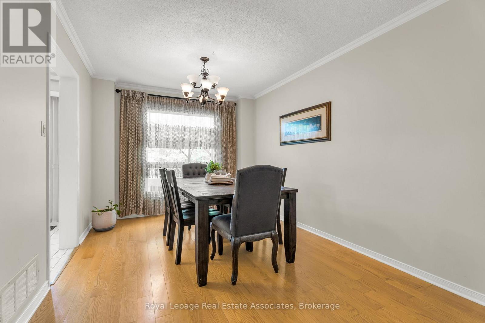 2543 Scarth Court, Mississauga, Ontario  L5M 5L2 - Photo 9 - W12527724