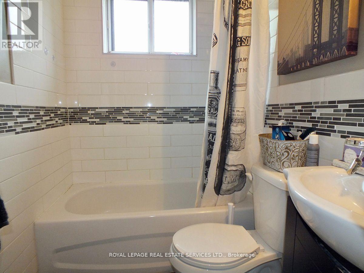 3 - 2329 Belyea Street, Oakville, Ontario  L6L 1N4 - Photo 10 - W12527728