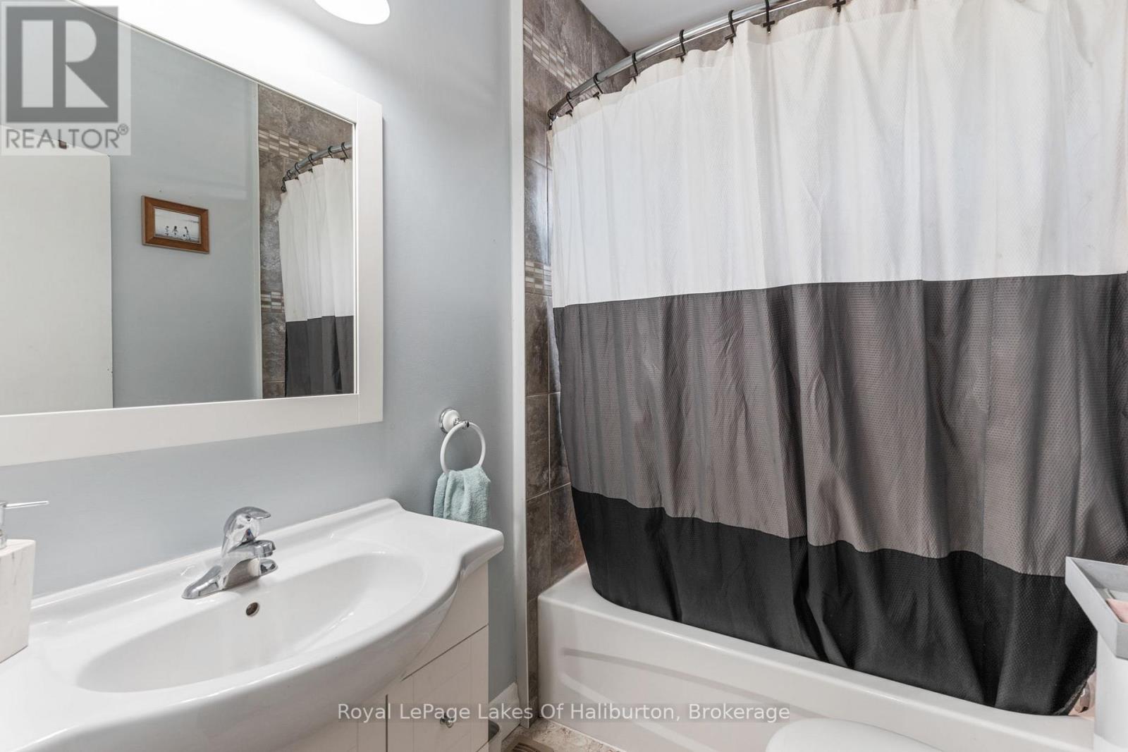 3875 Loop Road, Dysart Et Al, Ontario  K0L 1X0 - Photo 22 - X12527798