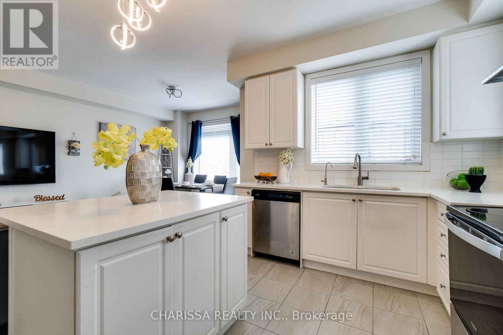 98 - 590 North Service Road, Hamilton, Ontario  L8E 0K5 - Photo 19 - X12527726