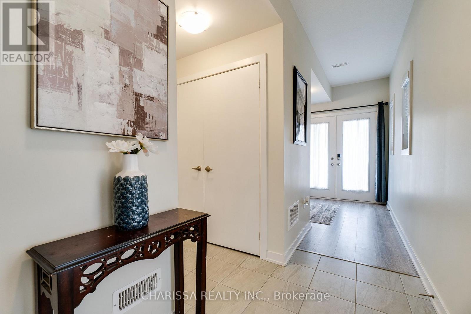 98 - 590 North Service Road, Hamilton, Ontario  L8E 0K5 - Photo 8 - X12527726