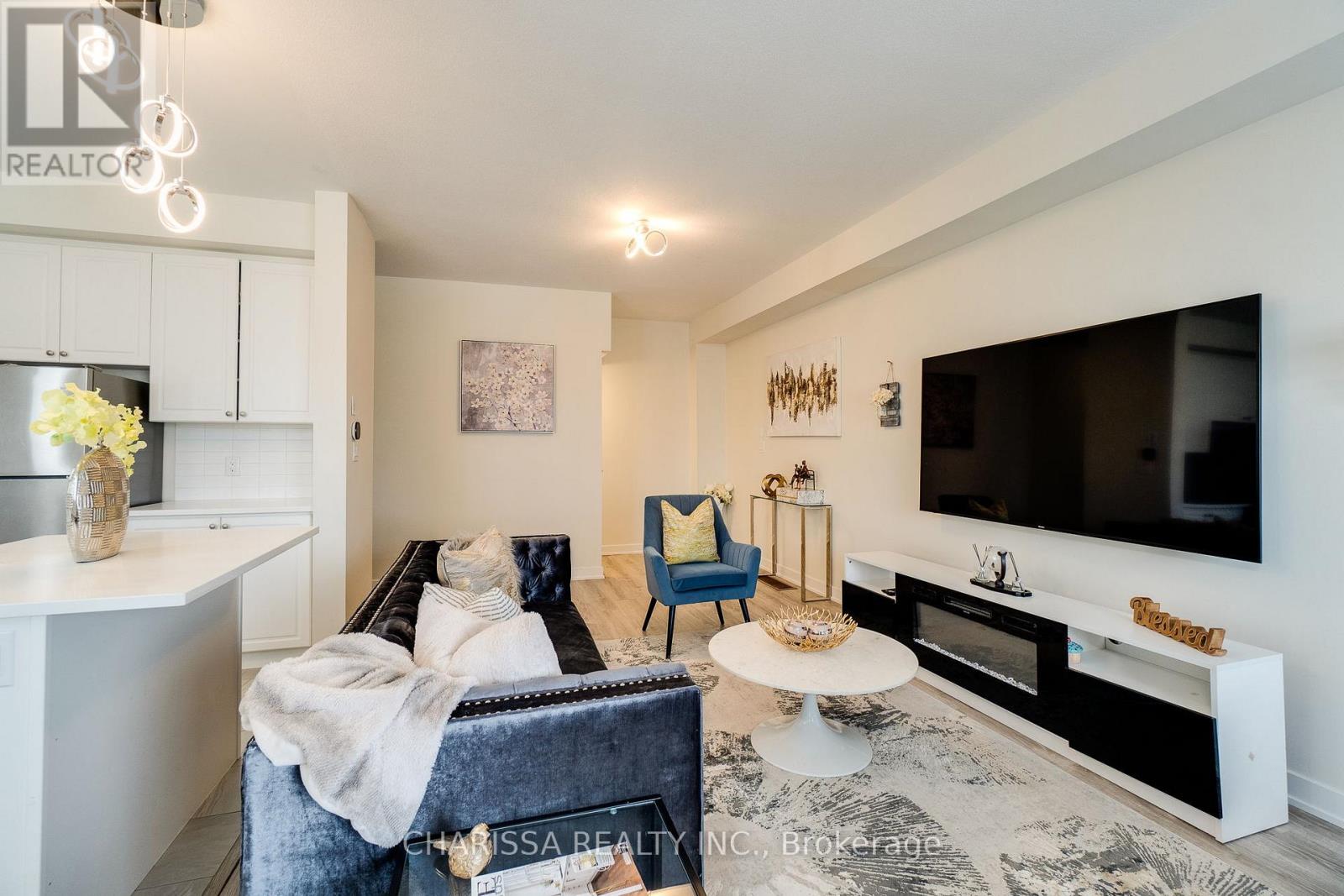 98 - 590 North Service Road, Hamilton, Ontario  L8E 0K5 - Photo 11 - X12527764