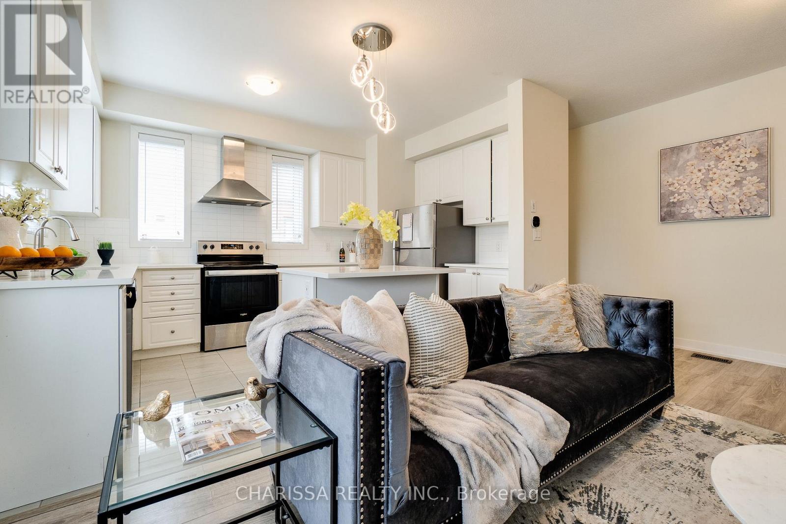 98 - 590 North Service Road, Hamilton, Ontario  L8E 0K5 - Photo 2 - X12527764