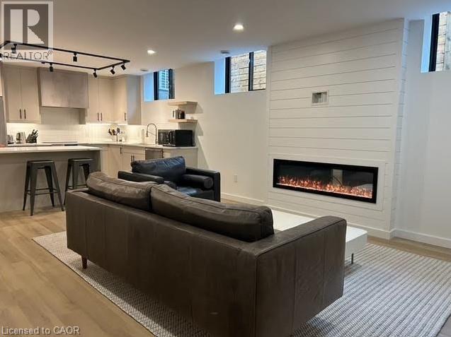 77 Melbourne Street, Hamilton, Ontario  L8P 2A5 - Photo 3 - 40786037