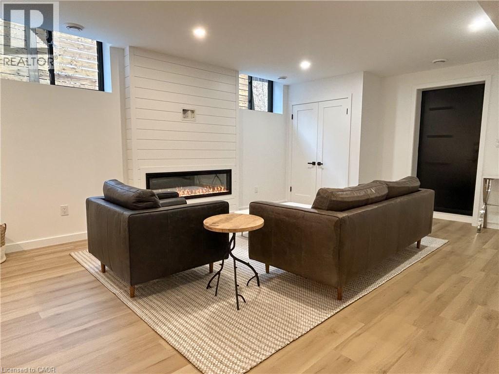 77 Melbourne Street, Hamilton, Ontario  L8P 2A5 - Photo 2 - 40786037