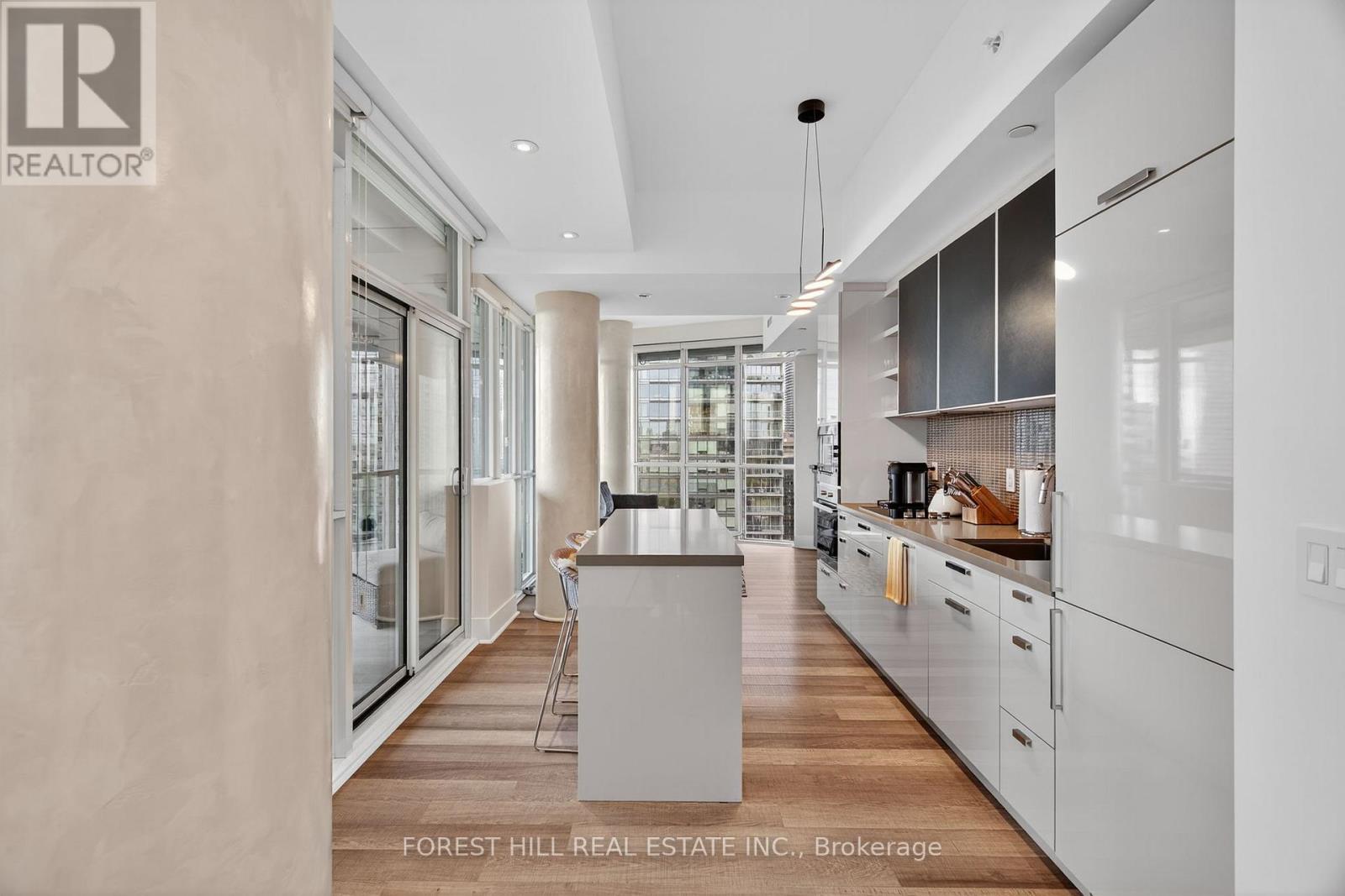 2207 - 32 Davenport Road, Toronto, Ontario  M5R 0B5 - Photo 3 - C12518790