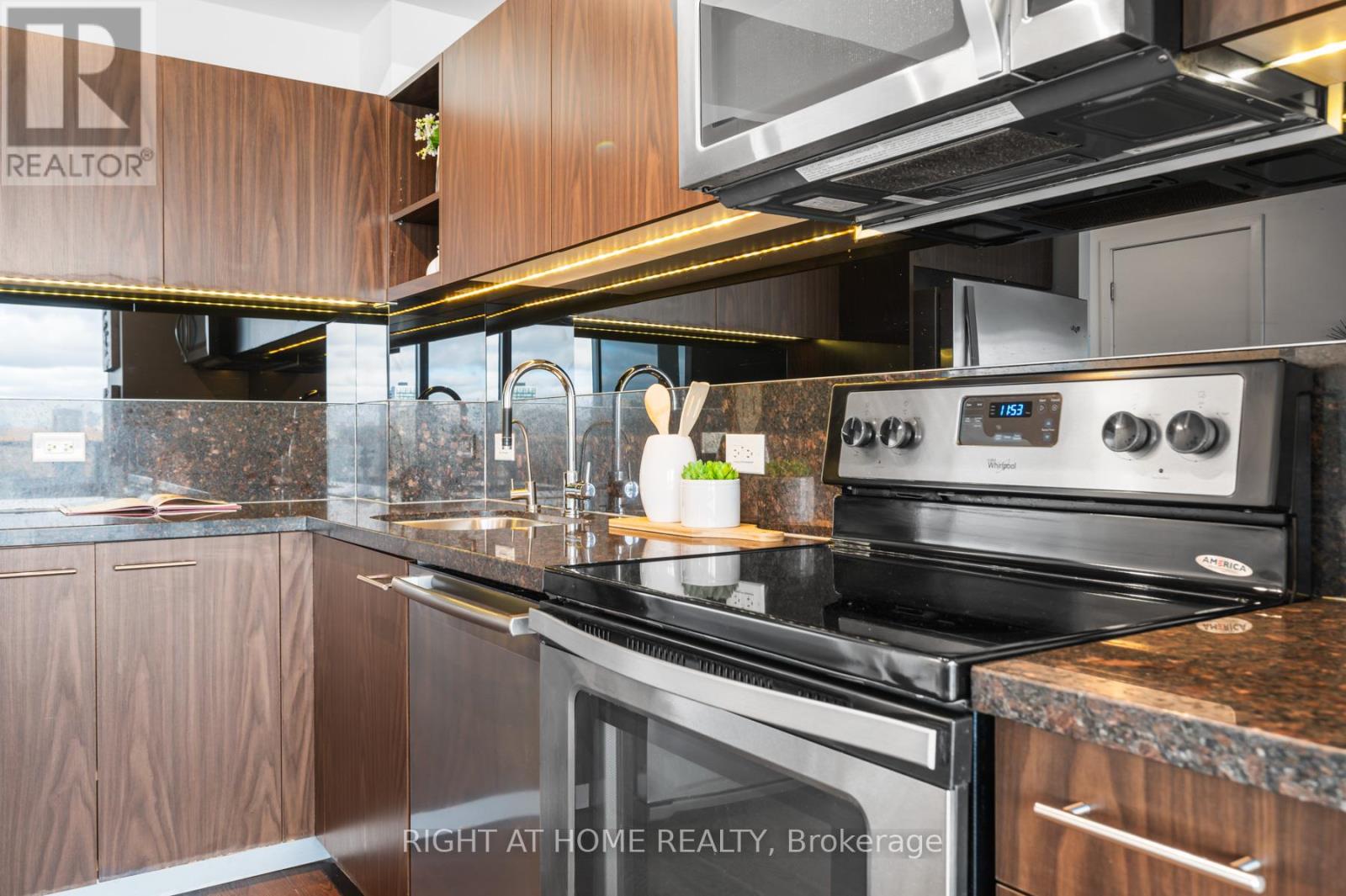 2404 - 390 Cherry Street, Toronto, Ontario  M3B 0A7 - Photo 10 - C12527970