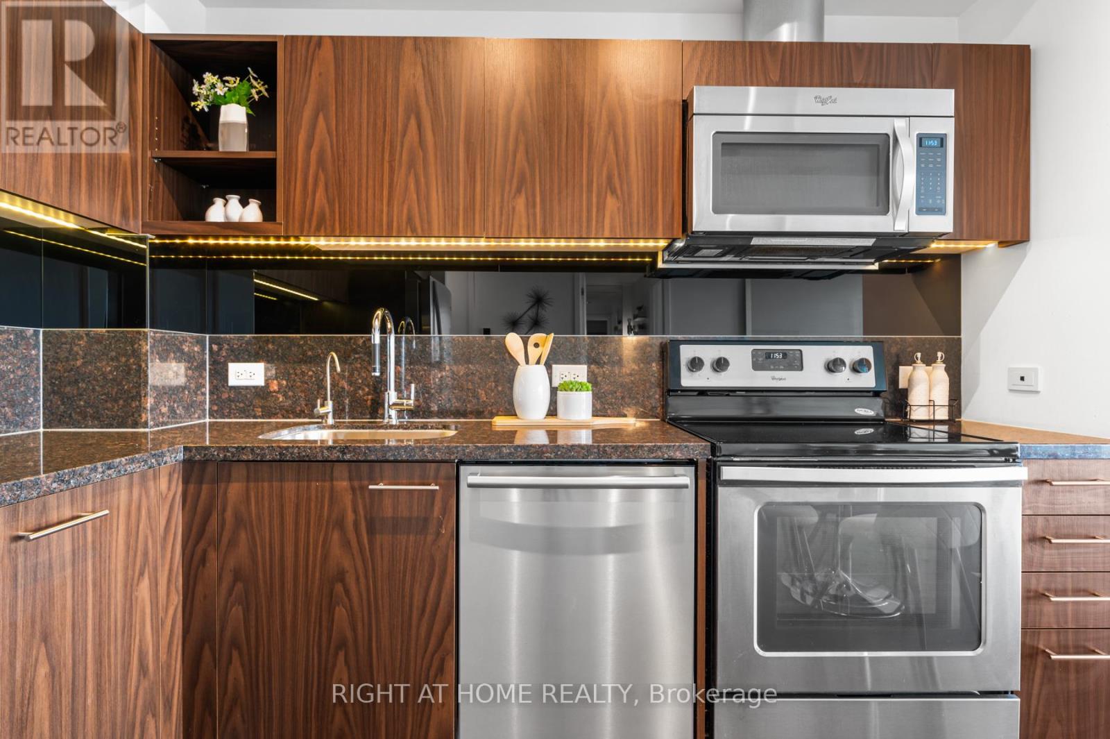 2404 - 390 Cherry Street, Toronto, Ontario  M3B 0A7 - Photo 9 - C12527970