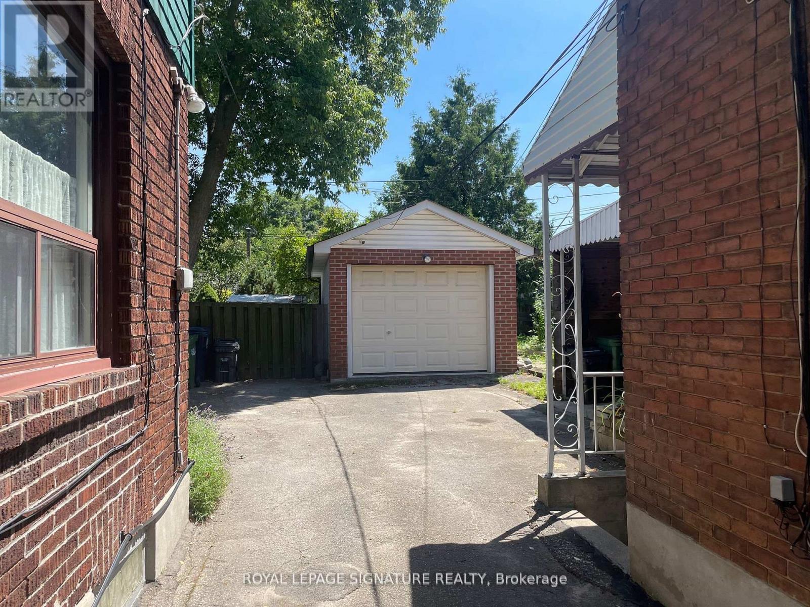 61 Belvidere Avenue, Toronto, Ontario  M6C 1P8 - Photo 17 - C12527976