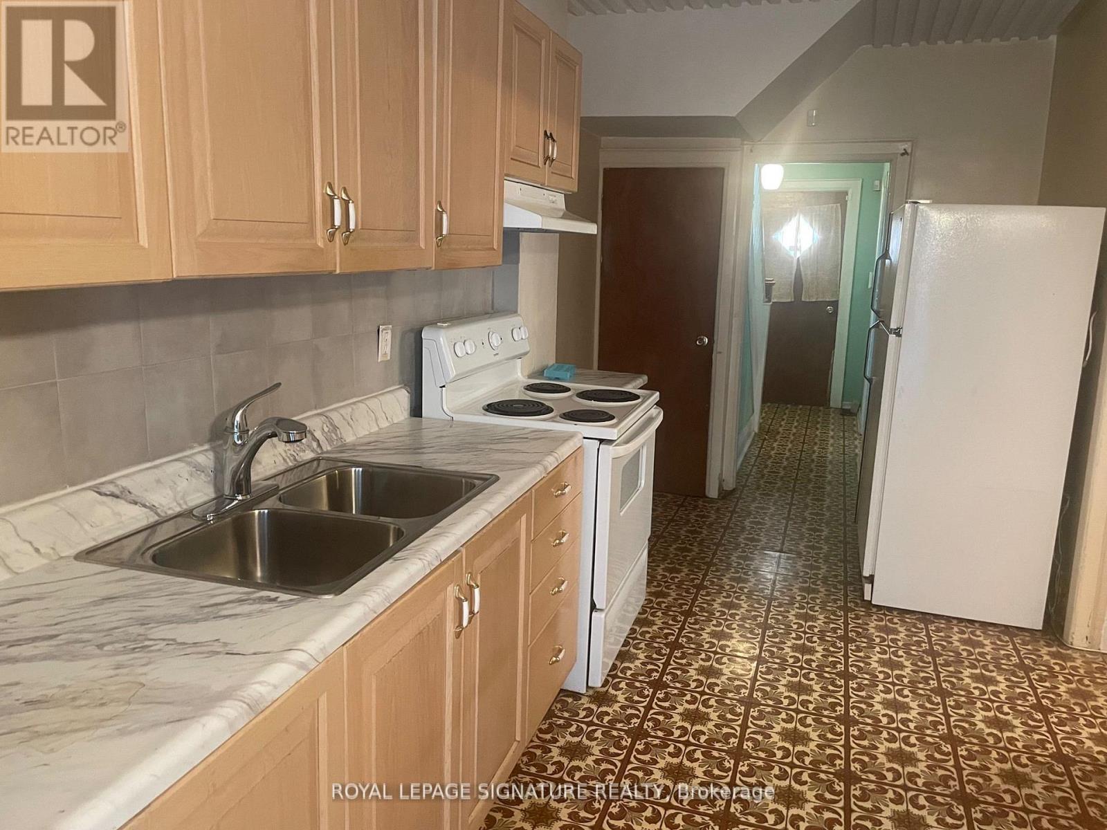 61 Belvidere Avenue, Toronto, Ontario  M6C 1P8 - Photo 22 - C12527976