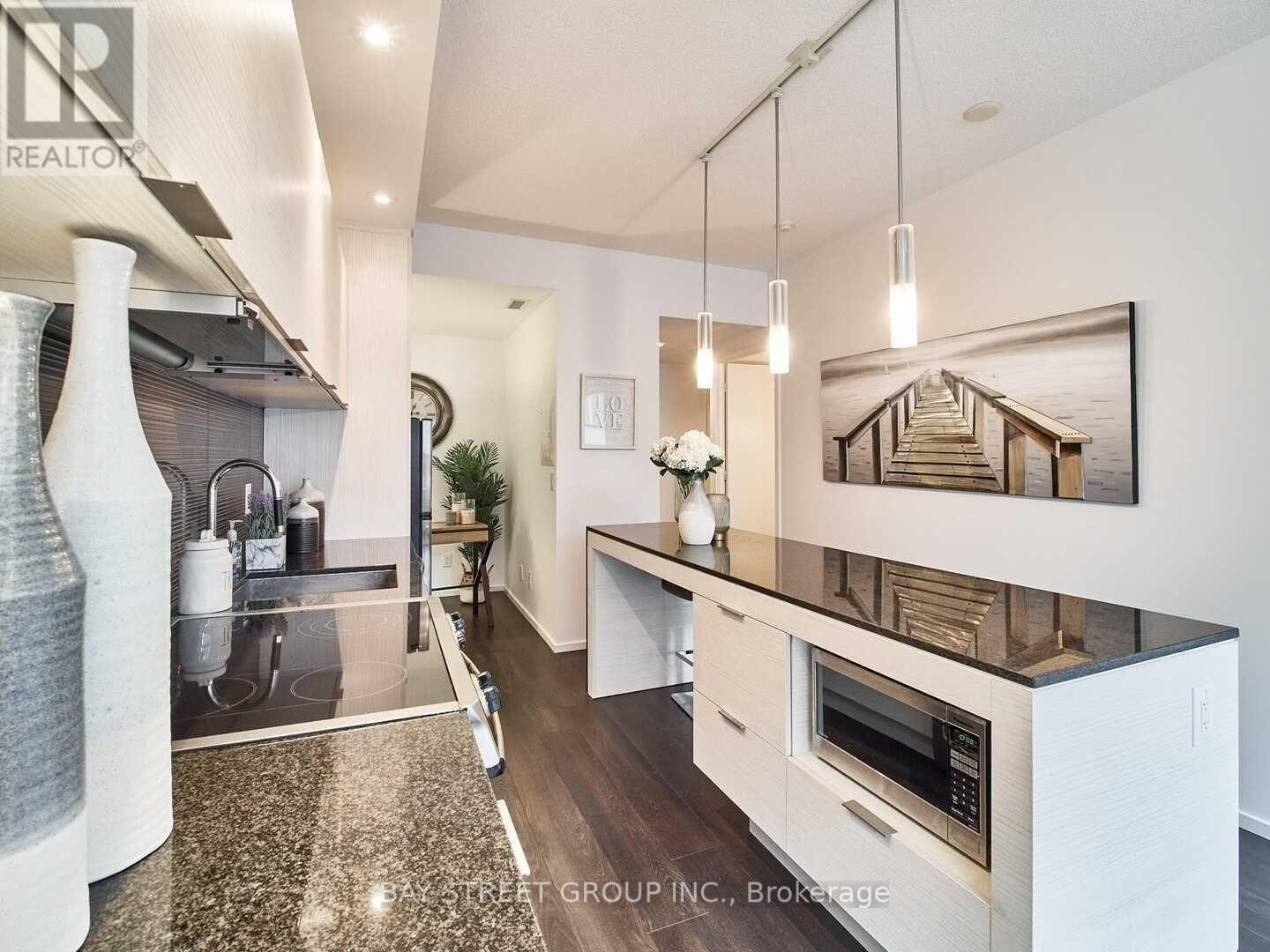 510 - 8 Charlotte Street, Toronto, Ontario  M5V 0K4 - Photo 8 - C12528032