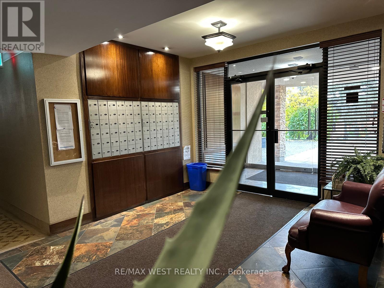 205 - 2550 Bathurst Street, Toronto, Ontario  M6B 2Z2 - Photo 3 - C12528034