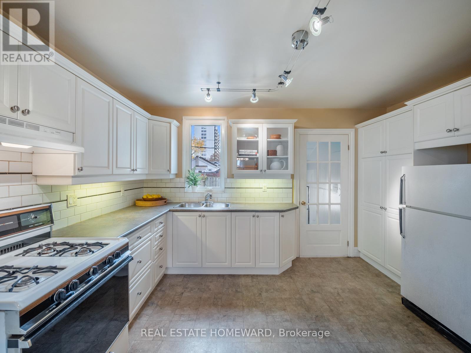 5 Northview Avenue, Toronto, Ontario  M1N 1V9 - Photo 9 - E12527790