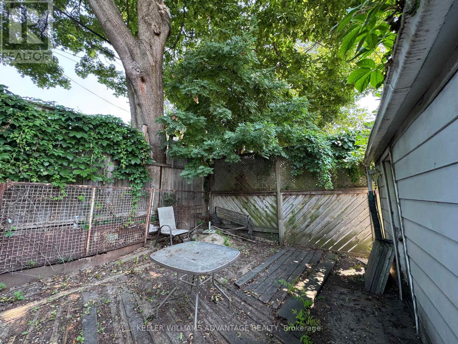 587 Craven Road, Toronto, Ontario  M4L 2Z6 - Photo 9 - E12527900