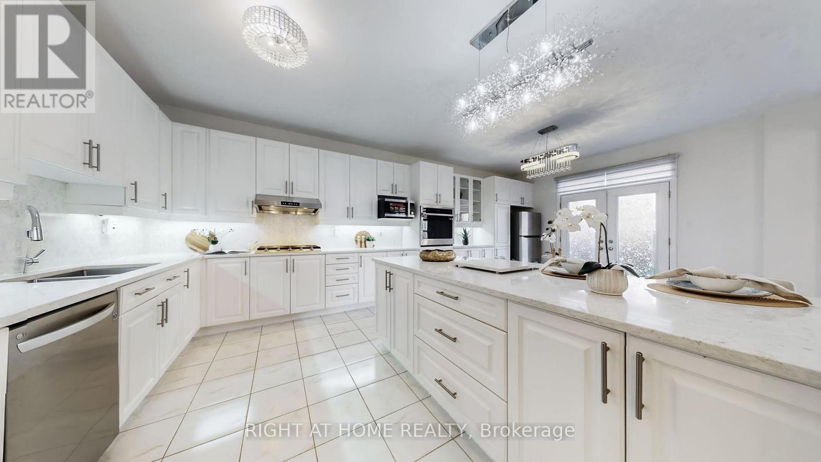 76 Auckland Drive, Whitby, Ontario  L1P 0G7 - Photo 15 - E12527904