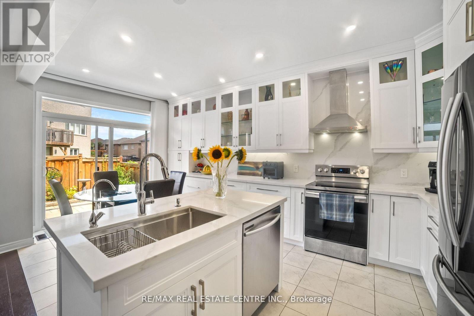 1106 Cactus Crescent, Pickering, Ontario  L1X 0G9 - Photo 9 - E12527938