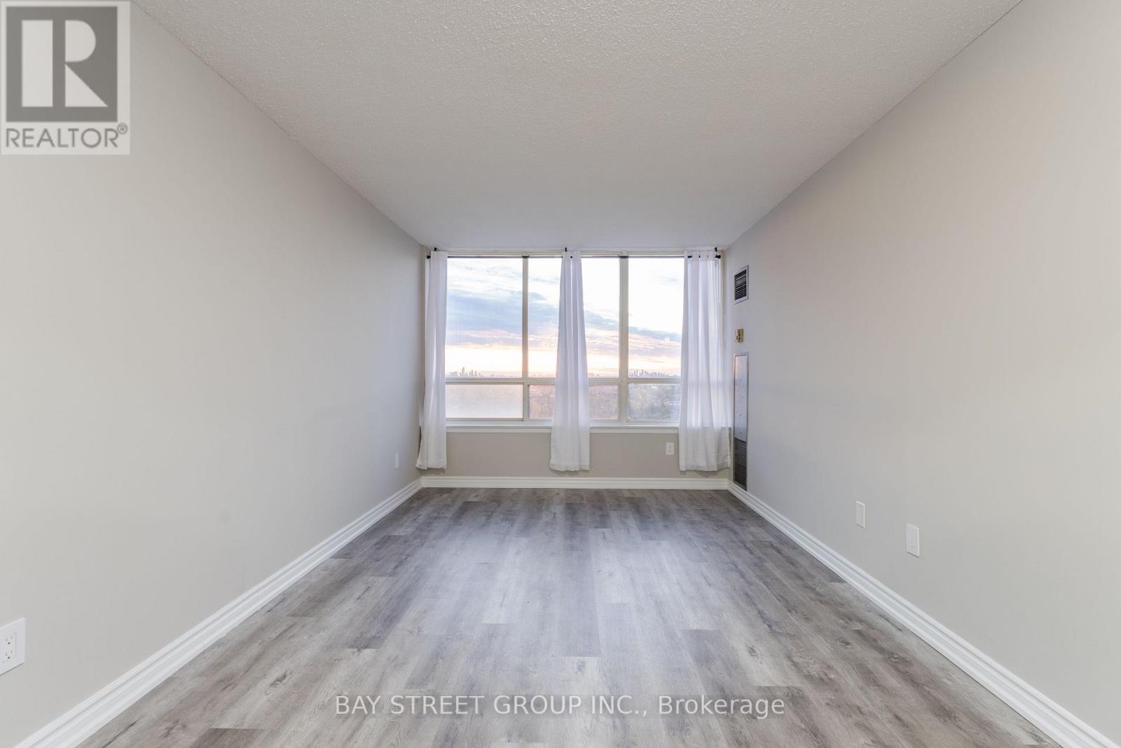 2015 - 5 Greystone Walk Drive, Toronto, Ontario  M1K 5J5 - Photo 10 - E12527964