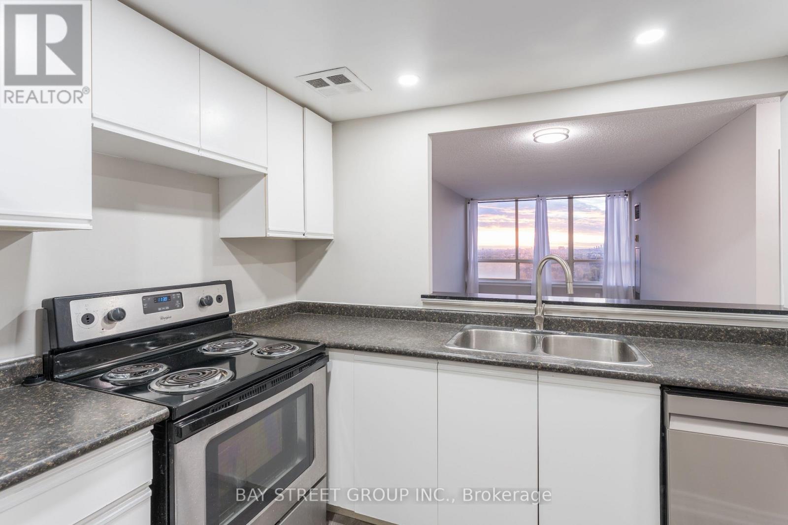 2015 - 5 Greystone Walk Drive, Toronto, Ontario  M1K 5J5 - Photo 6 - E12527964