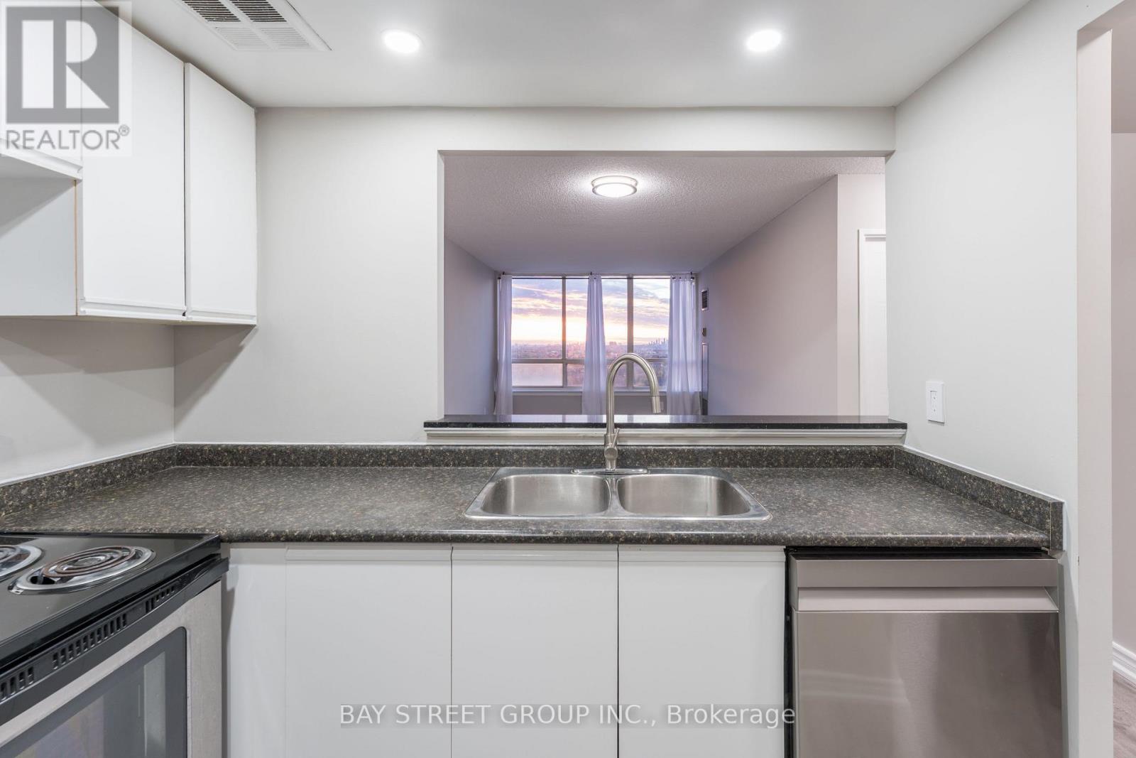 2015 - 5 Greystone Walk Drive, Toronto, Ontario  M1K 5J5 - Photo 7 - E12527964