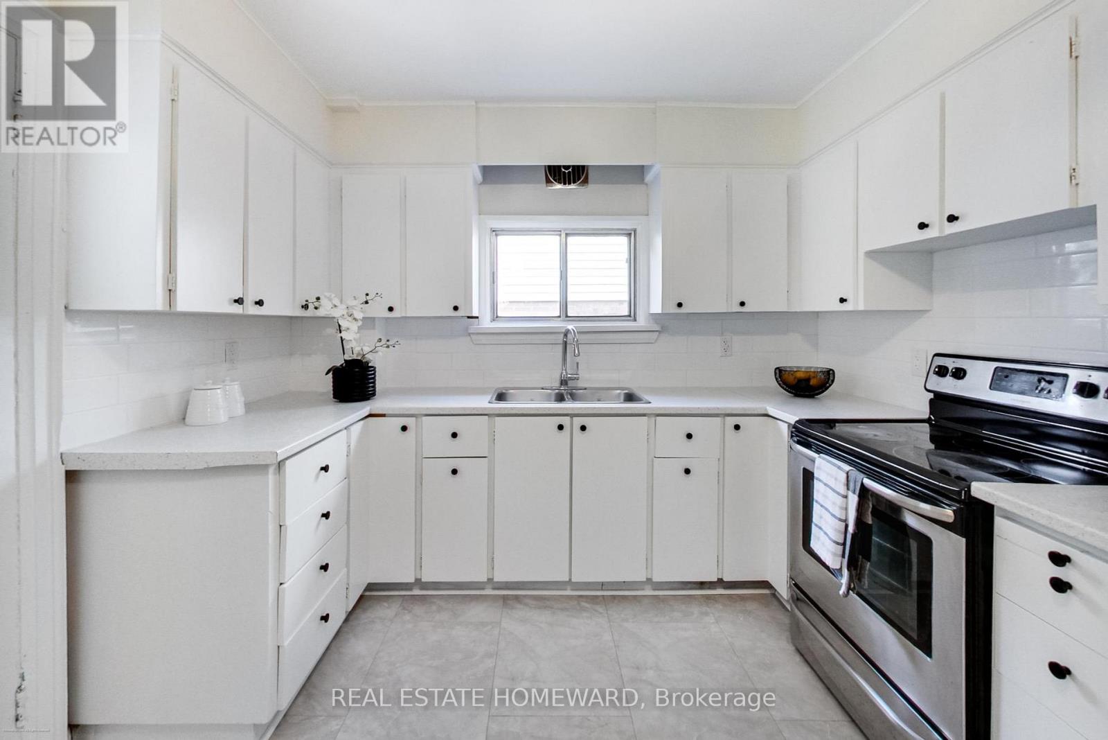 255 Westlake Avenue, Toronto, Ontario  M4C 4T3 - Photo 15 - E12527992