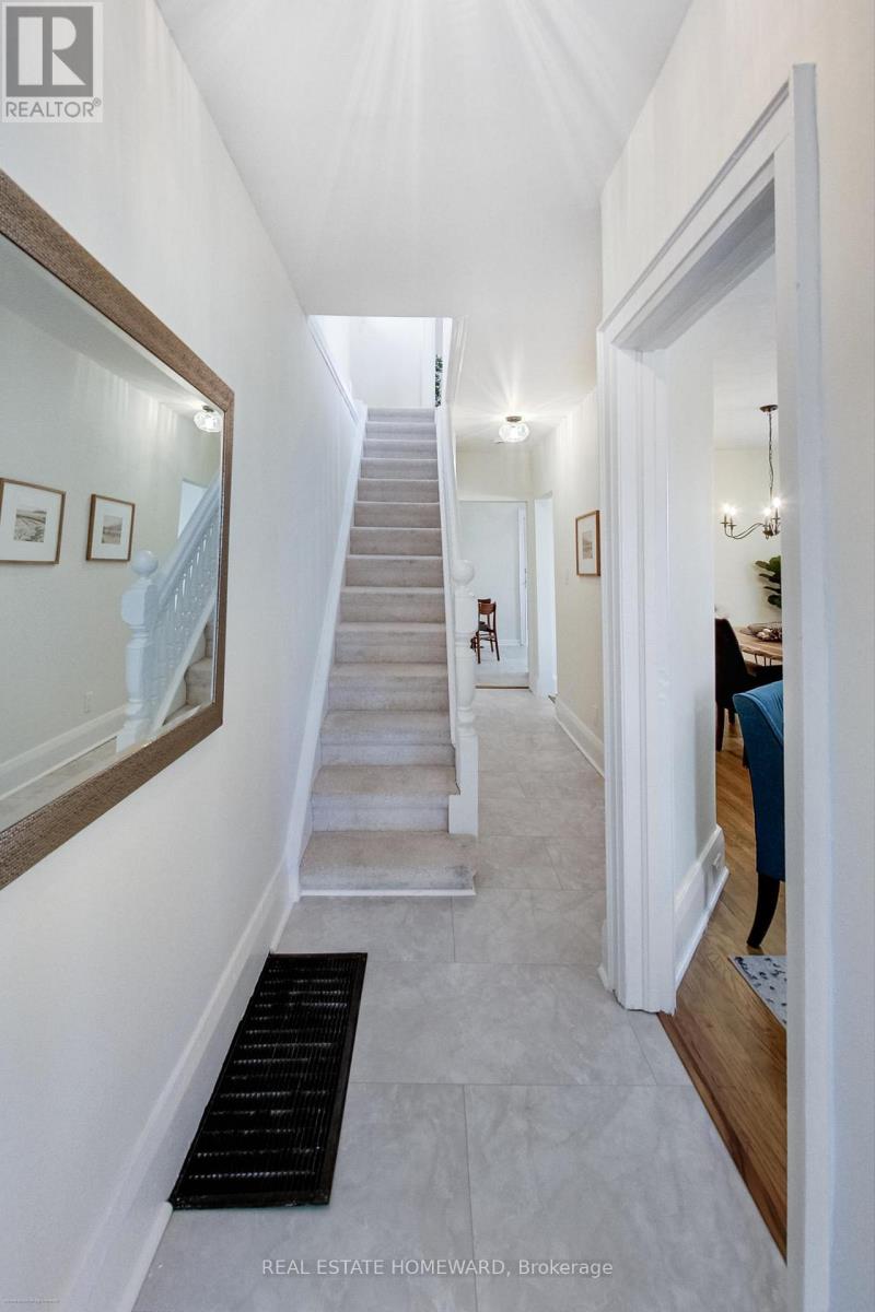 255 Westlake Avenue, Toronto, Ontario  M4C 4T3 - Photo 5 - E12527992