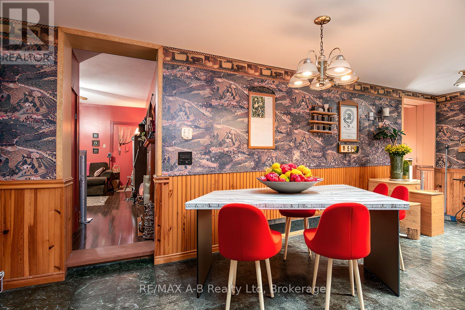 48 Franklin Drive, Stratford, Ontario N5A 5P2 - Photo 9 - X12442881